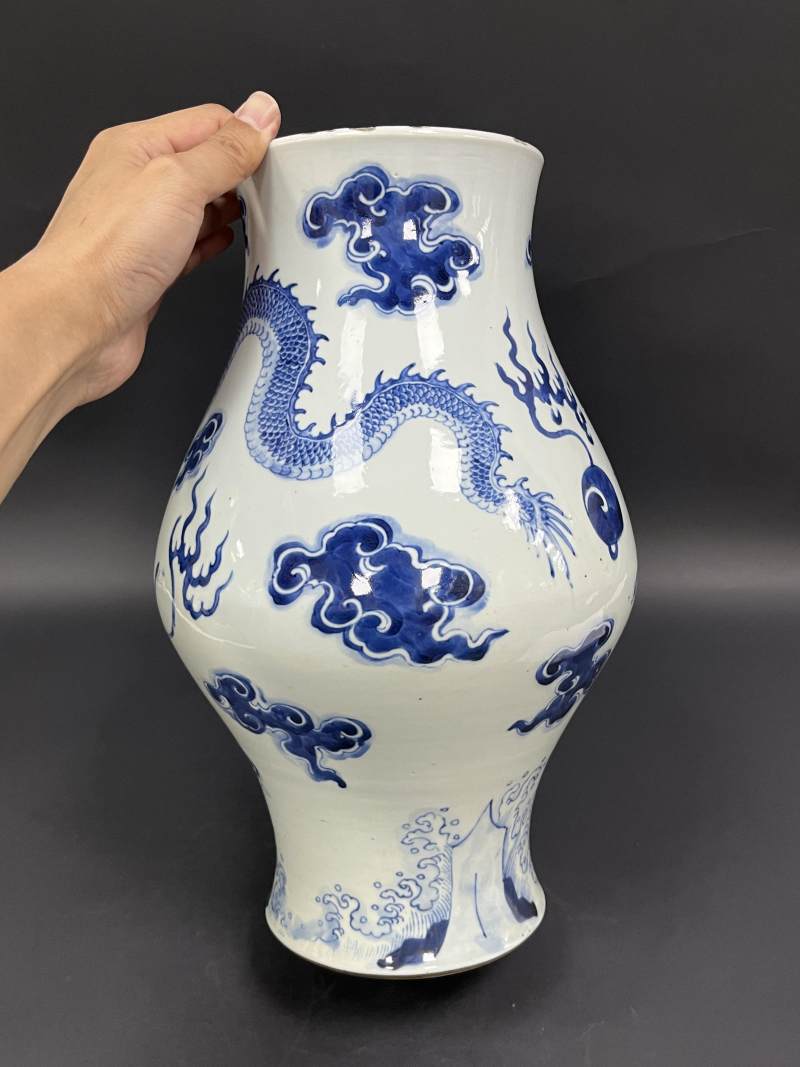 清雍正 青花云龙纹橄榄尊 - 图6