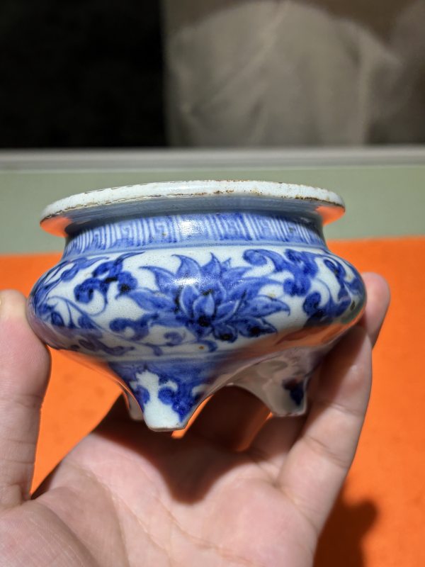 元 青花缠枝莲纹鬲式炉 - 图6
