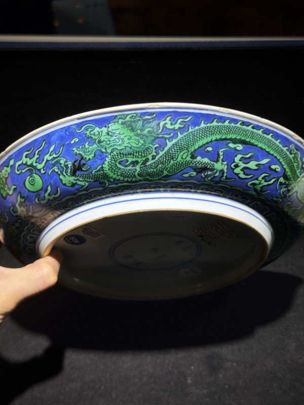清康熙 青花地绿彩龙纹大盘 - 图21