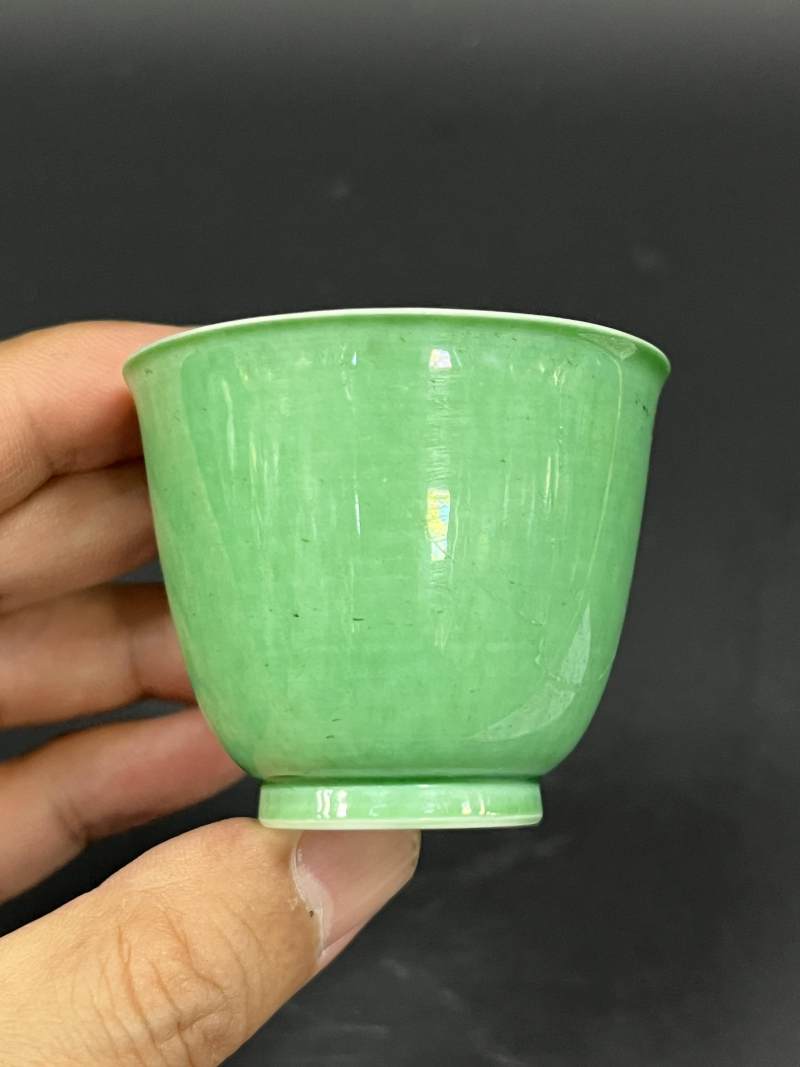 清雍正 内紫金釉外瓜皮绿釉杯 - 图3