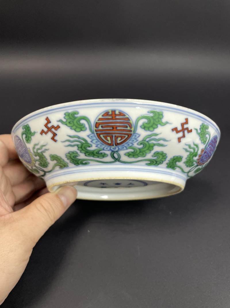 清雍正 斗彩内穿花螭龙捧寿图外万寿图盘 - 图4