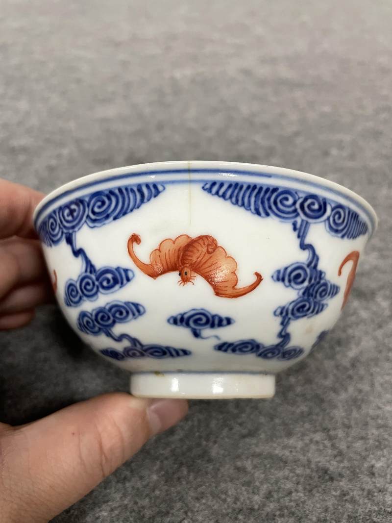 清光绪 青花矾红洪福齐天图杯、碗、盖碗、盘、匙八十三只 - 图121