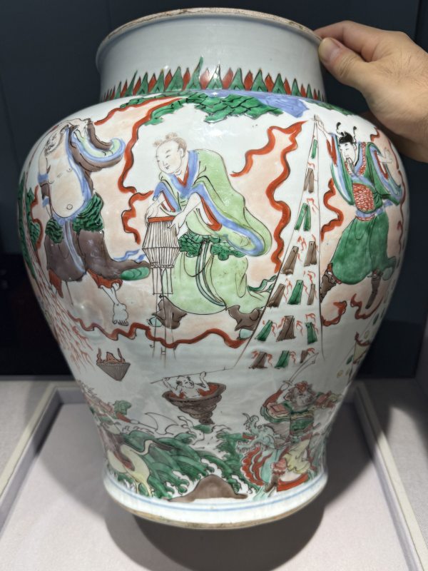 清康熙 青花五彩八仙闹海图大盖罐 - 图10