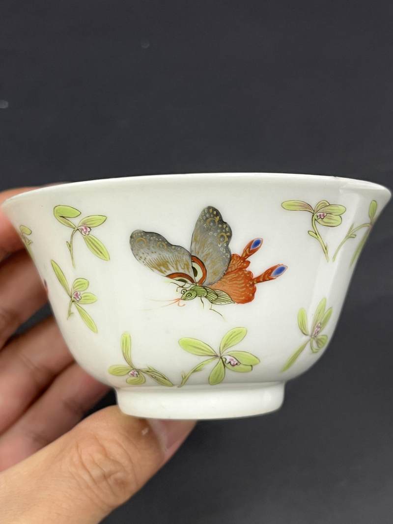 清道光 粉彩花蝶纹茶圆一对 - 图8