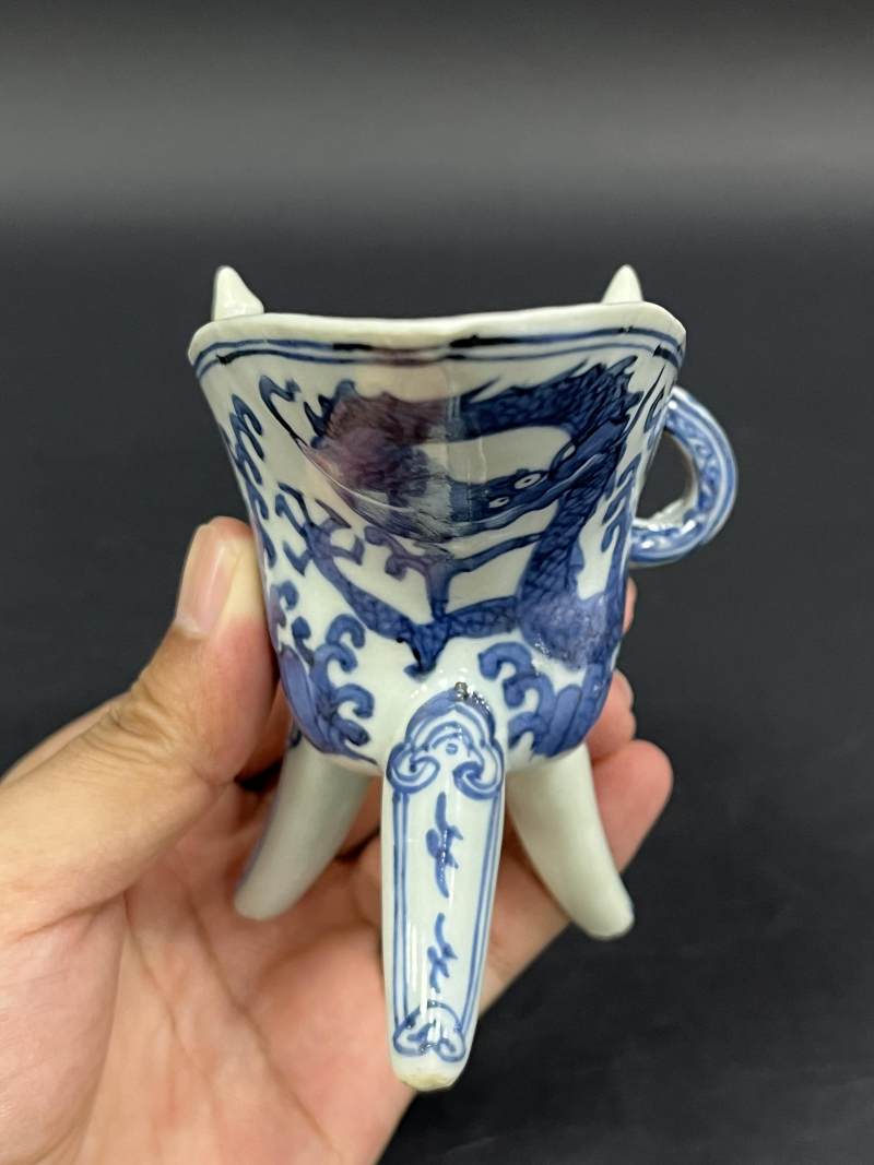 明嘉靖 青花云龙纹爵杯 - 图5
