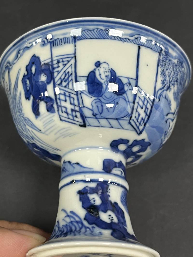 清乾隆 仿宣德青花内梵文外高士图高足杯 - 图5