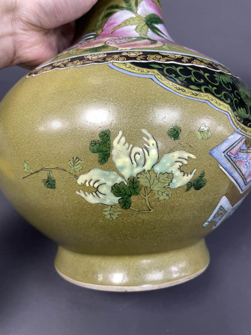 清晚期 茶叶末釉粉彩三多纹荸荠瓶 - 图16