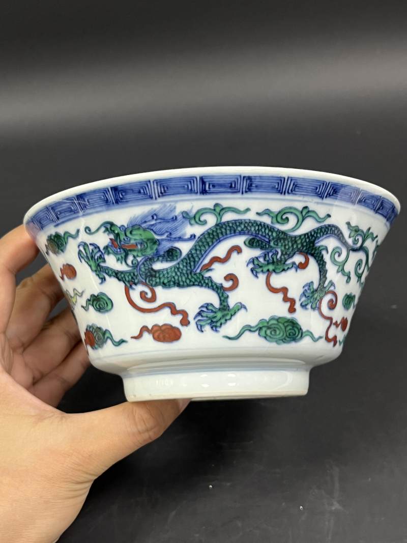 清雍正 斗彩云龙纹马蹄碗一对 - 图6