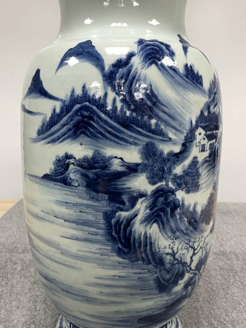 清中期 青花山水人物纹大灯笼瓶一对 - 图22
