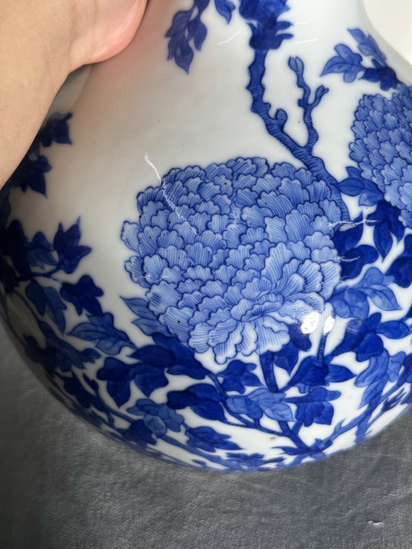 清晚期 青花花卉天球瓶 - 图5
