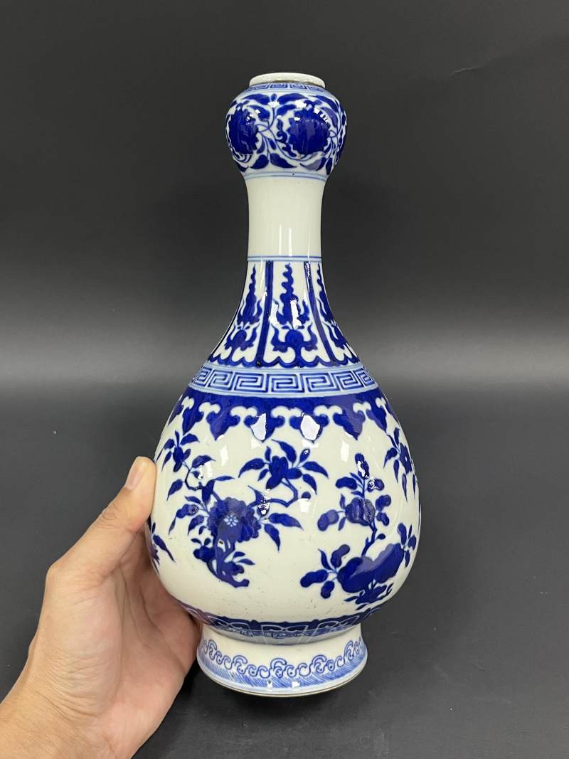 清晚期 青花折枝花果纹蒜头瓶 - 图3