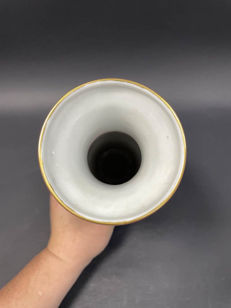 民国 胭脂红釉盘口瓶 - 图6
