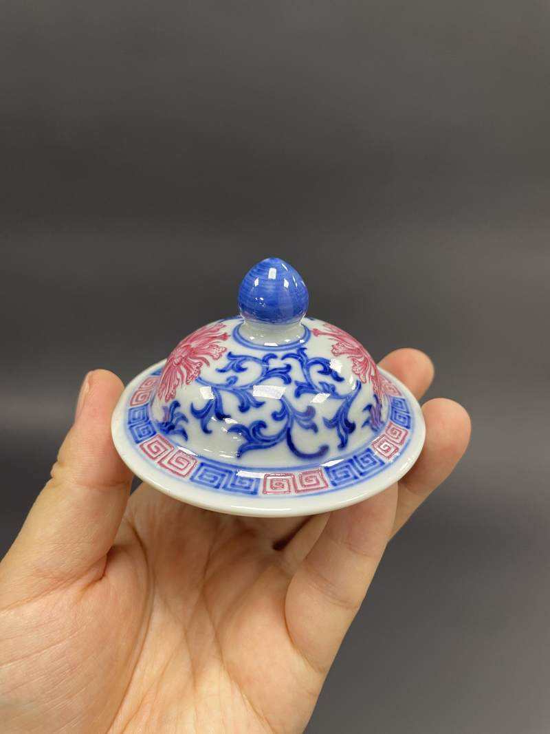 清中期 青花胭脂红缠枝莲纹灯笼瓶 - 图16
