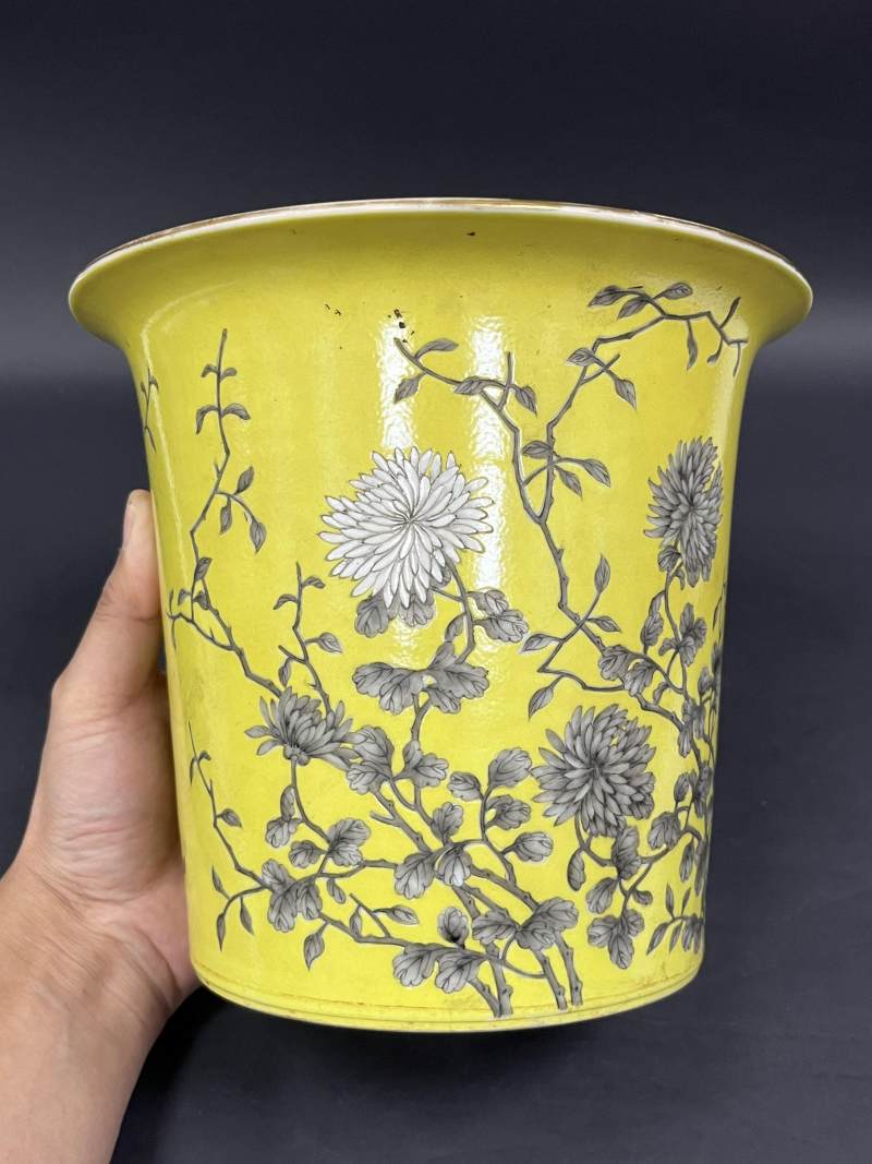 清晚期 黄地墨彩菊花纹花盆带奁一对 - 图25