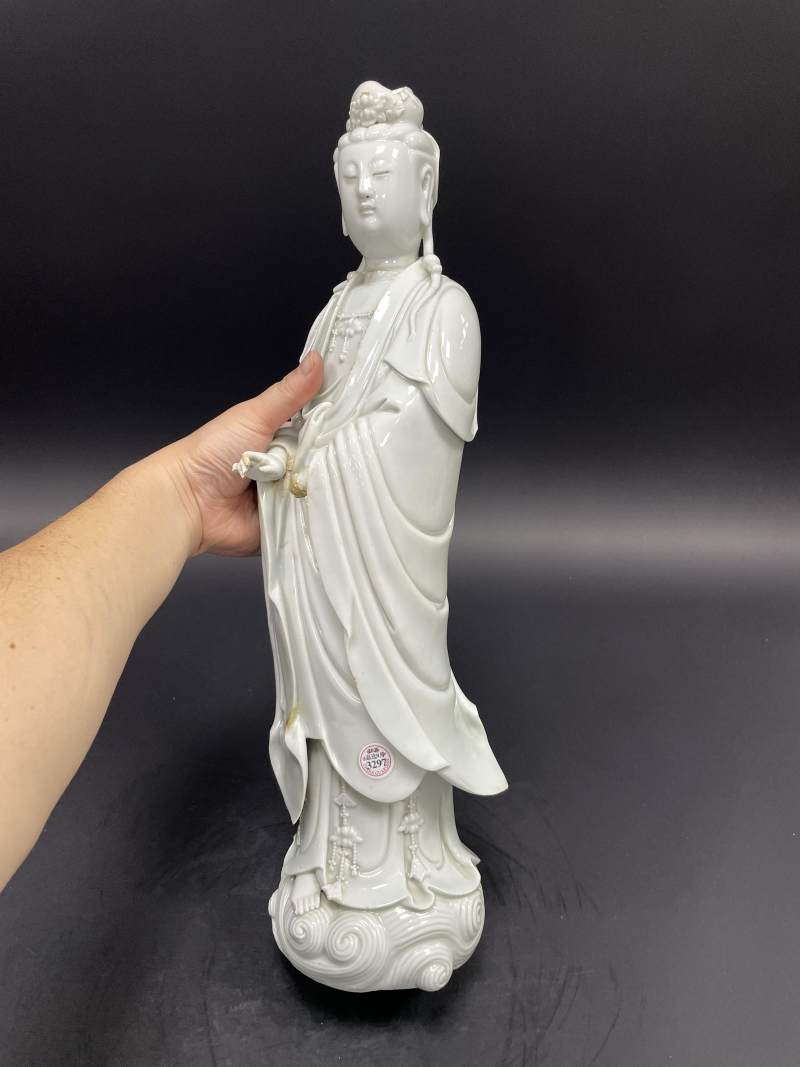 清 德化窑白釉观音像 - 图3