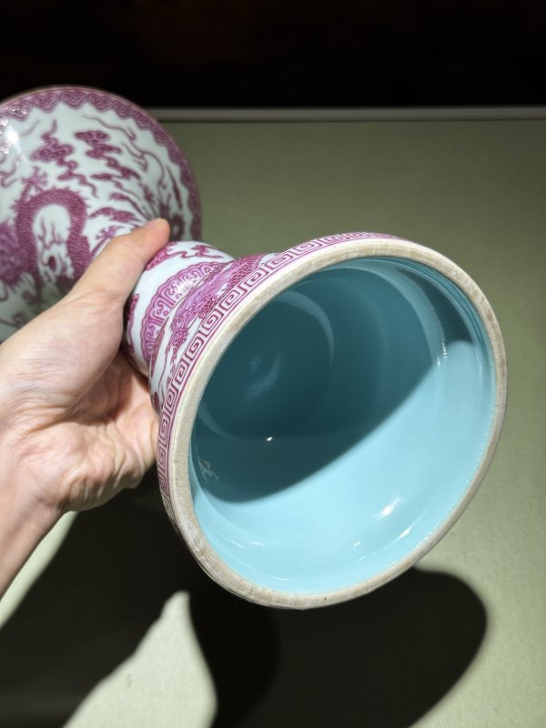 清乾隆 胭脂红彩描金云龙纹花觚 - 图17