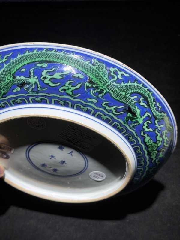 清康熙 青花地绿彩龙纹大盘 - 图22