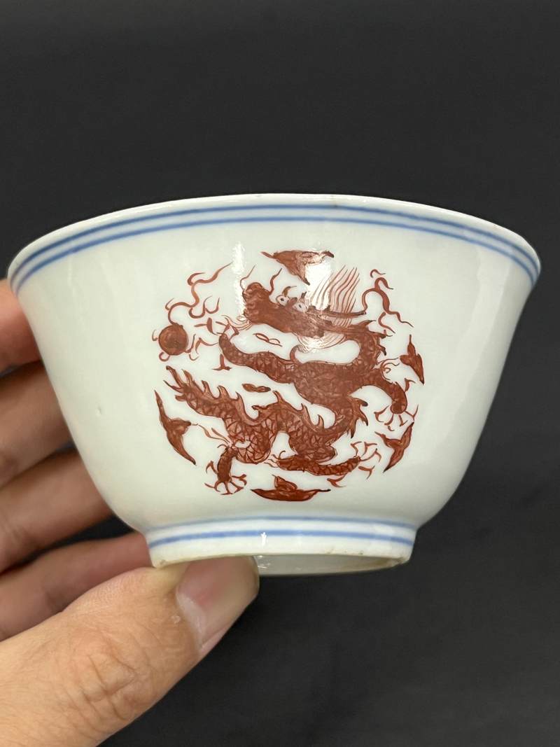 明晚期 青花矾红团龙纹茶圆 - 图5