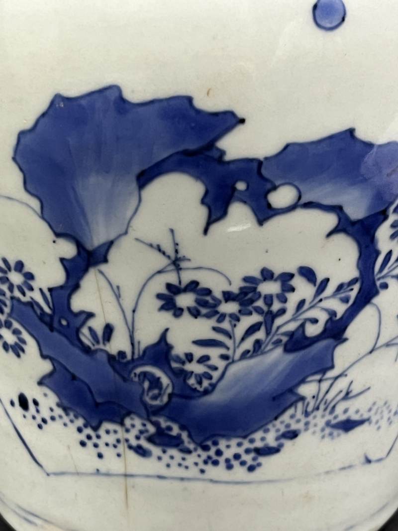 明崇祯 青花开光博古清供图蒜头瓶 - 图18