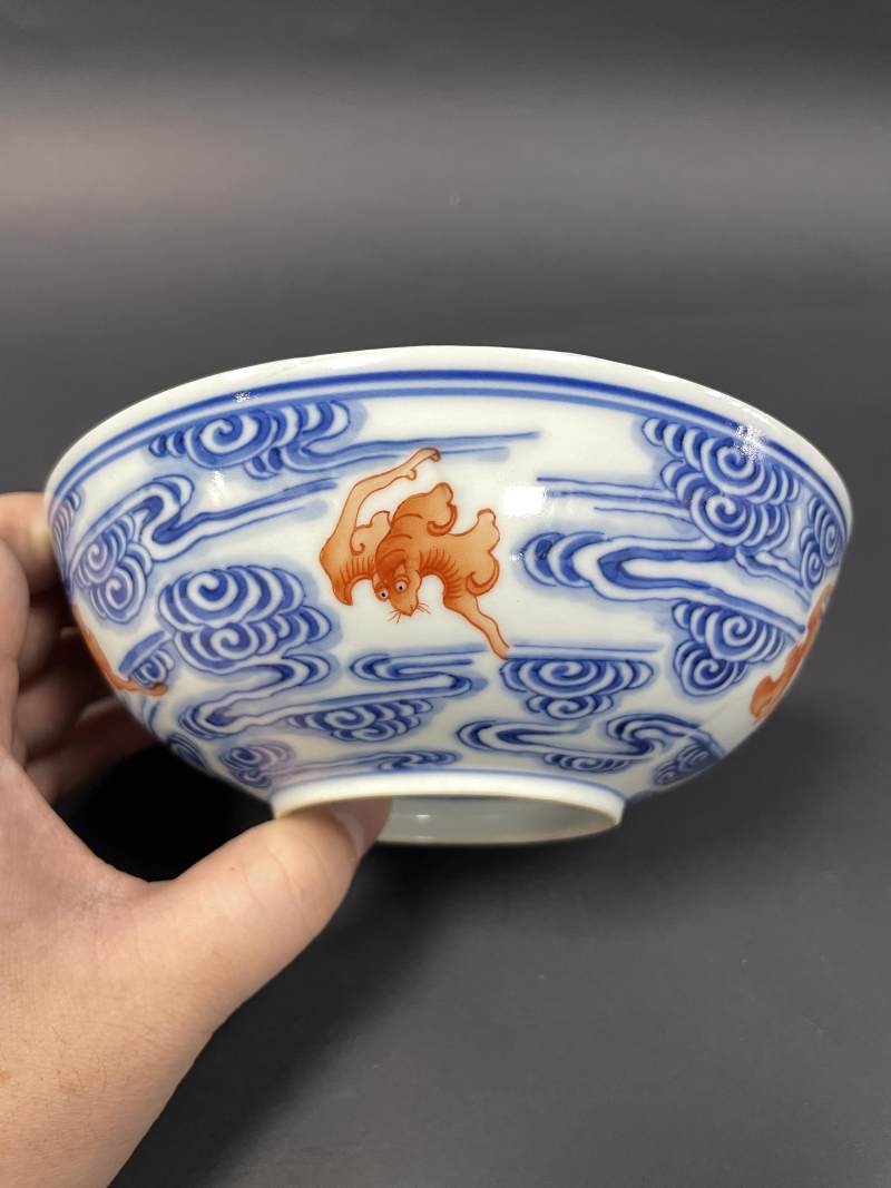 清晚期 青花矾红云蝠纹卧足碗 - 图3