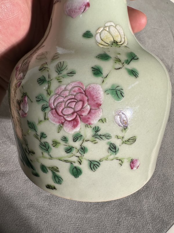 清中期 豆青粉彩花鸟摇铃尊 - 图5