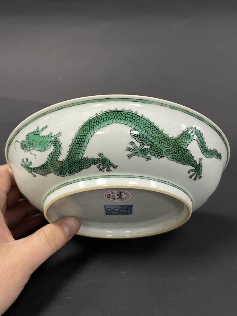清乾隆 暗刻海水绿彩龙纹盘 - 图6