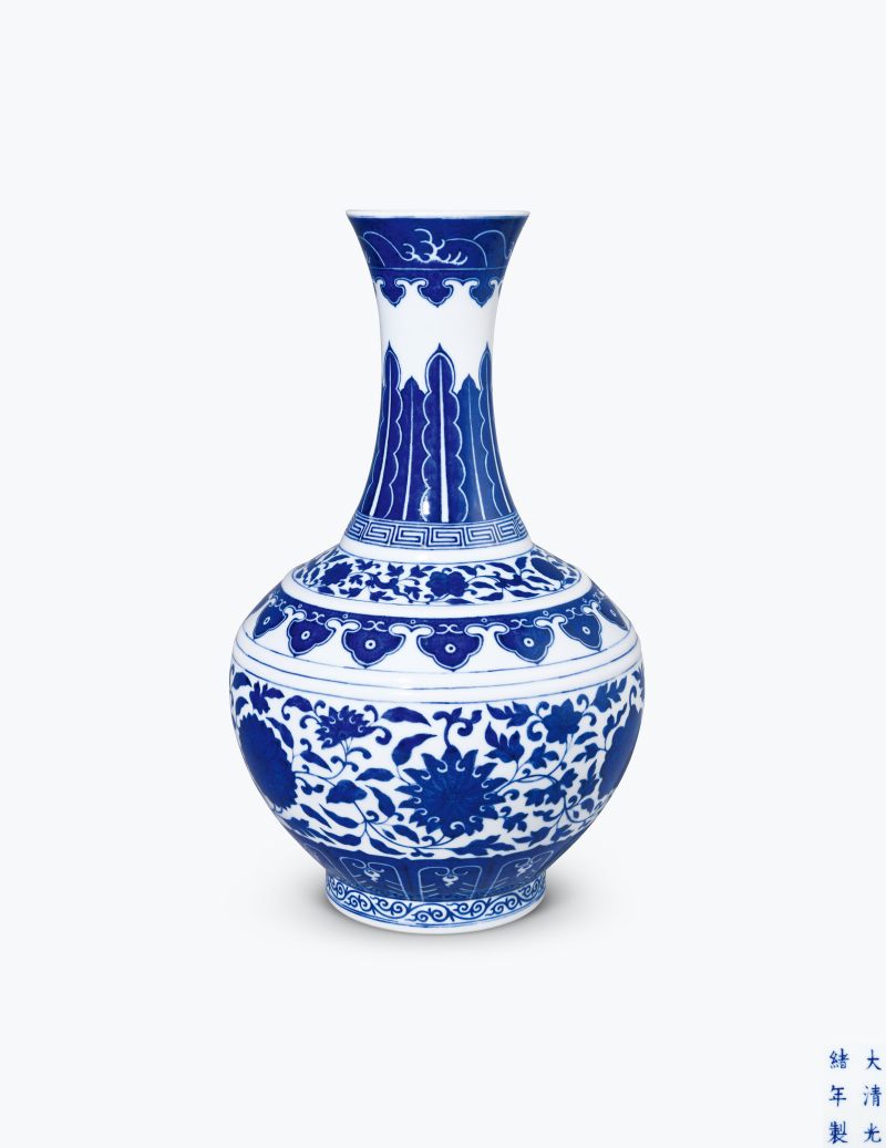 清光绪 青花缠枝莲纹赏瓶 - 图1