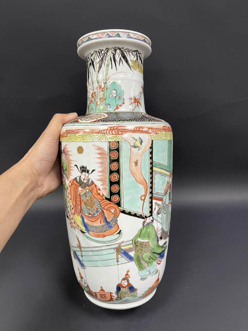 清晚期 五彩人物故事图棒槌瓶 - 图4