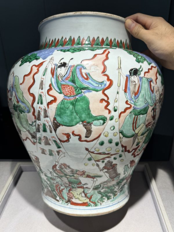 清康熙 青花五彩八仙闹海图大盖罐 - 图11