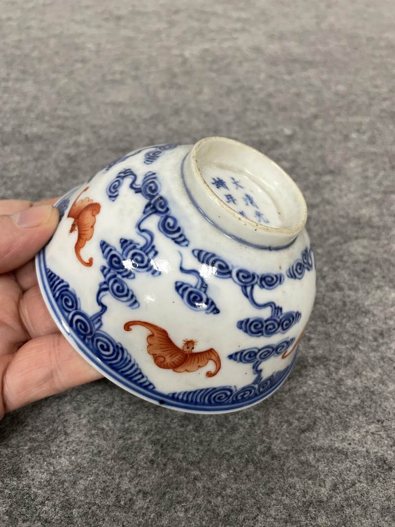清光绪 青花矾红洪福齐天图杯、碗、盖碗、盘、匙八十三只 - 图40