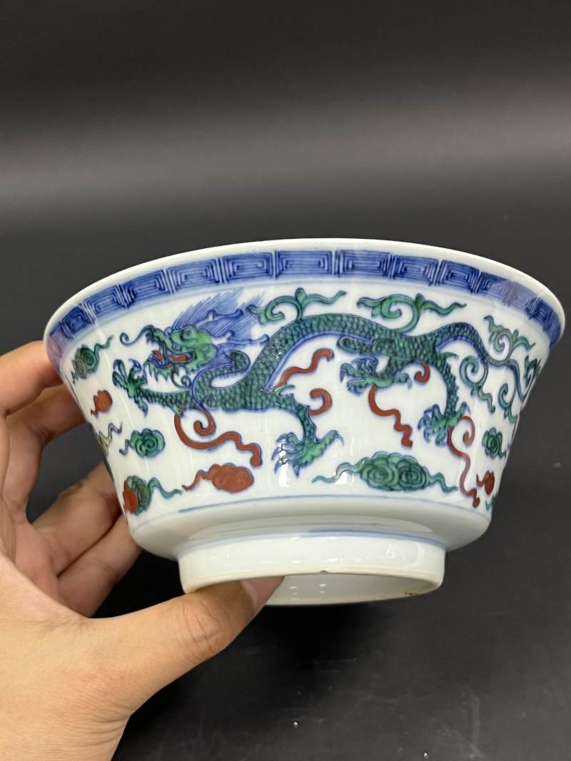 清雍正 斗彩云龙纹马蹄碗一对 - 图8