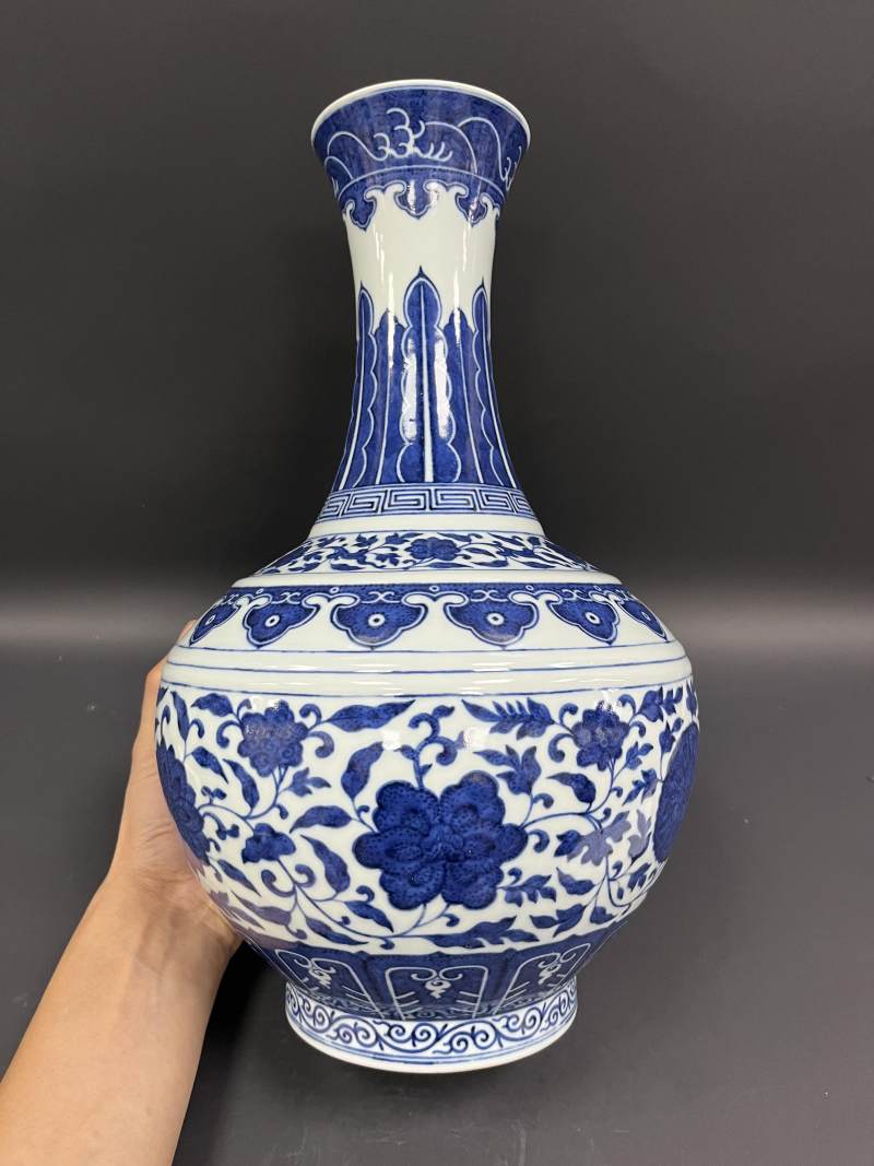 清光绪 青花缠枝莲纹赏瓶 - 图2