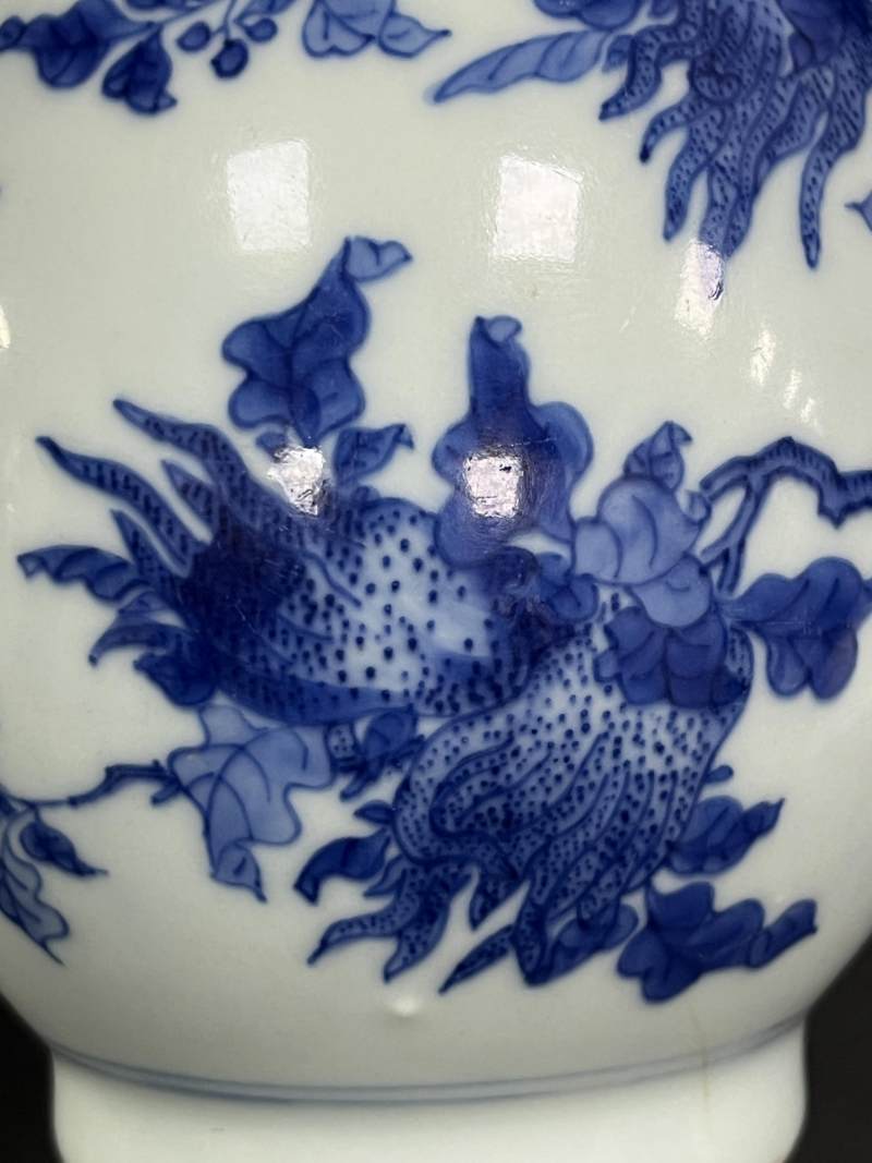 明崇祯 青花佛手花鸟纹瓶 - 图13