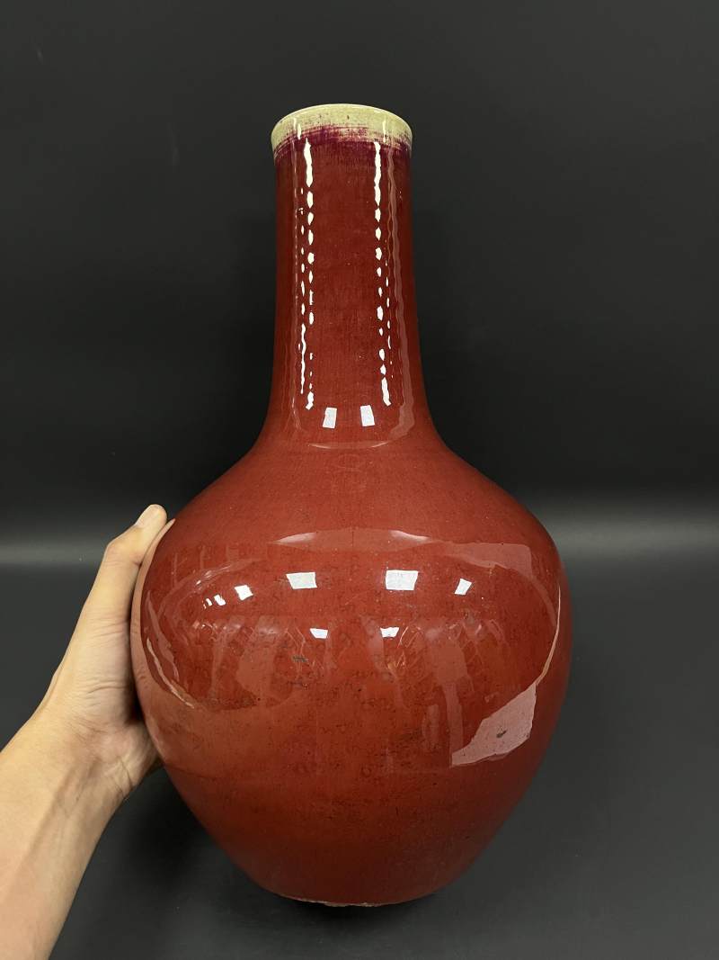 清乾隆 窑变红釉小天球瓶 - 图3