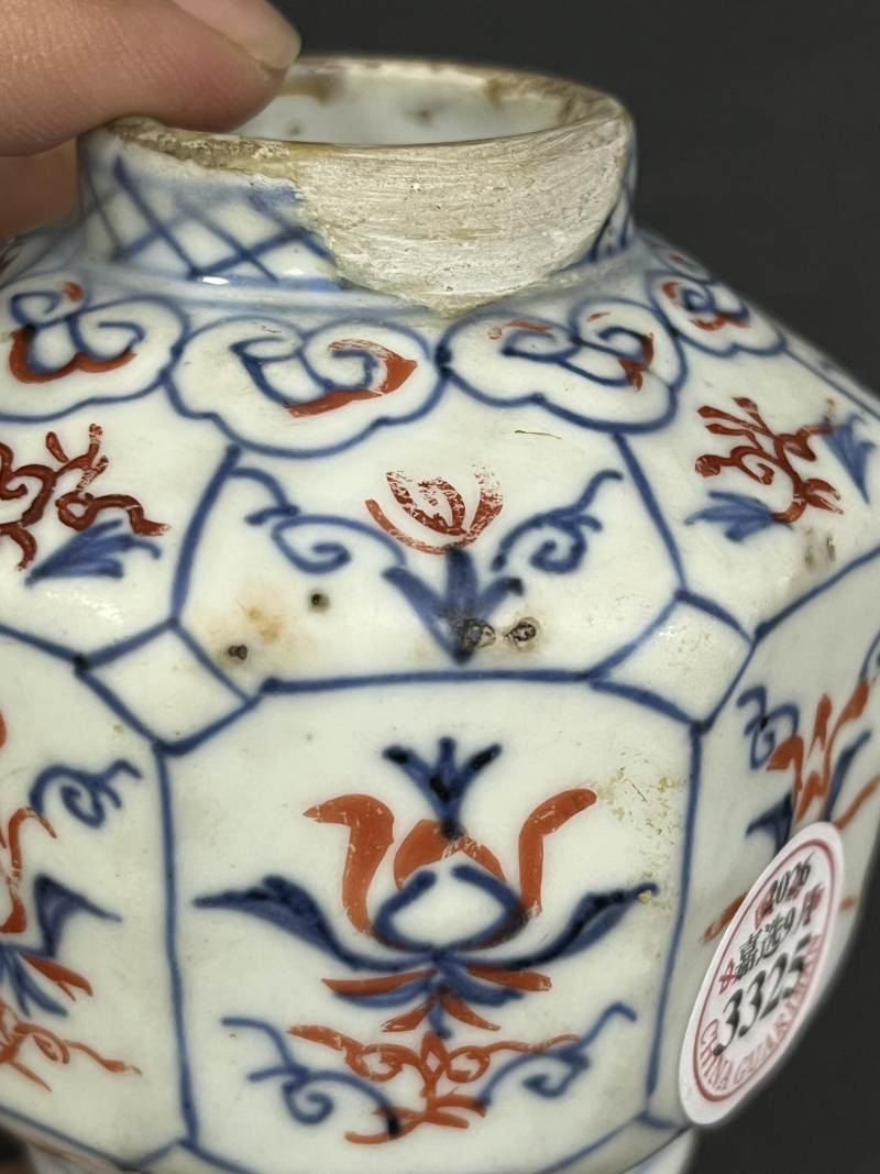 明天启五年（1625年） 青花矾红花卉纹八方小罐 - 图10