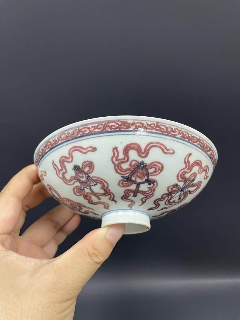清晚期 青花釉里红内五福捧寿纹外八宝纹碗一对 - 图5