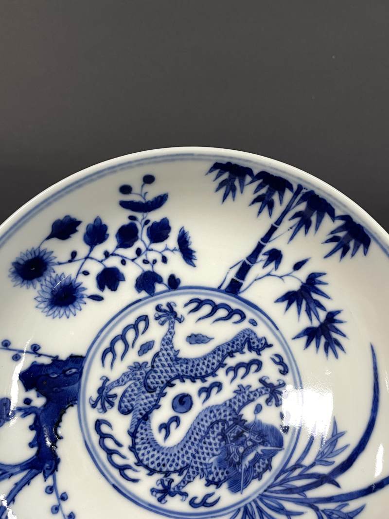 清光绪 青花梅兰竹菊四君子开光云龙纹盘 - 图6