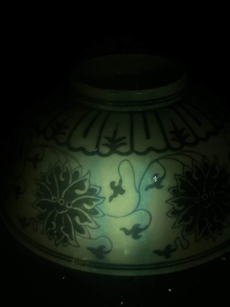清宣统 青花缠枝莲纹大碗 - 图12