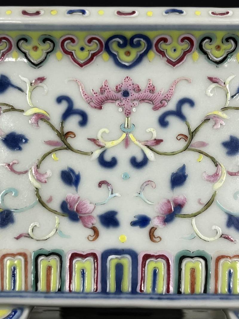 清道光 青花洋彩缠枝莲蝠纹四方水仙盆 - 图9