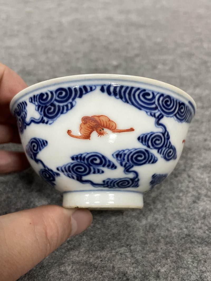 清光绪 青花矾红洪福齐天图杯、碗、盖碗、盘、匙八十三只 - 图41