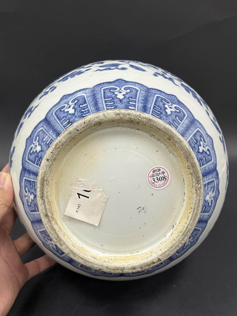 清晚期 青花缠枝莲纹赏瓶 - 图6