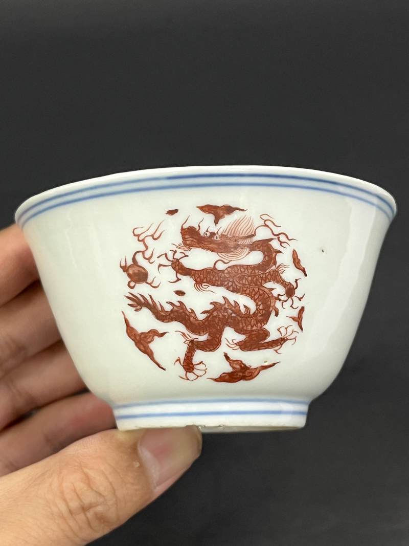 明晚期 青花矾红团龙纹茶圆 - 图6