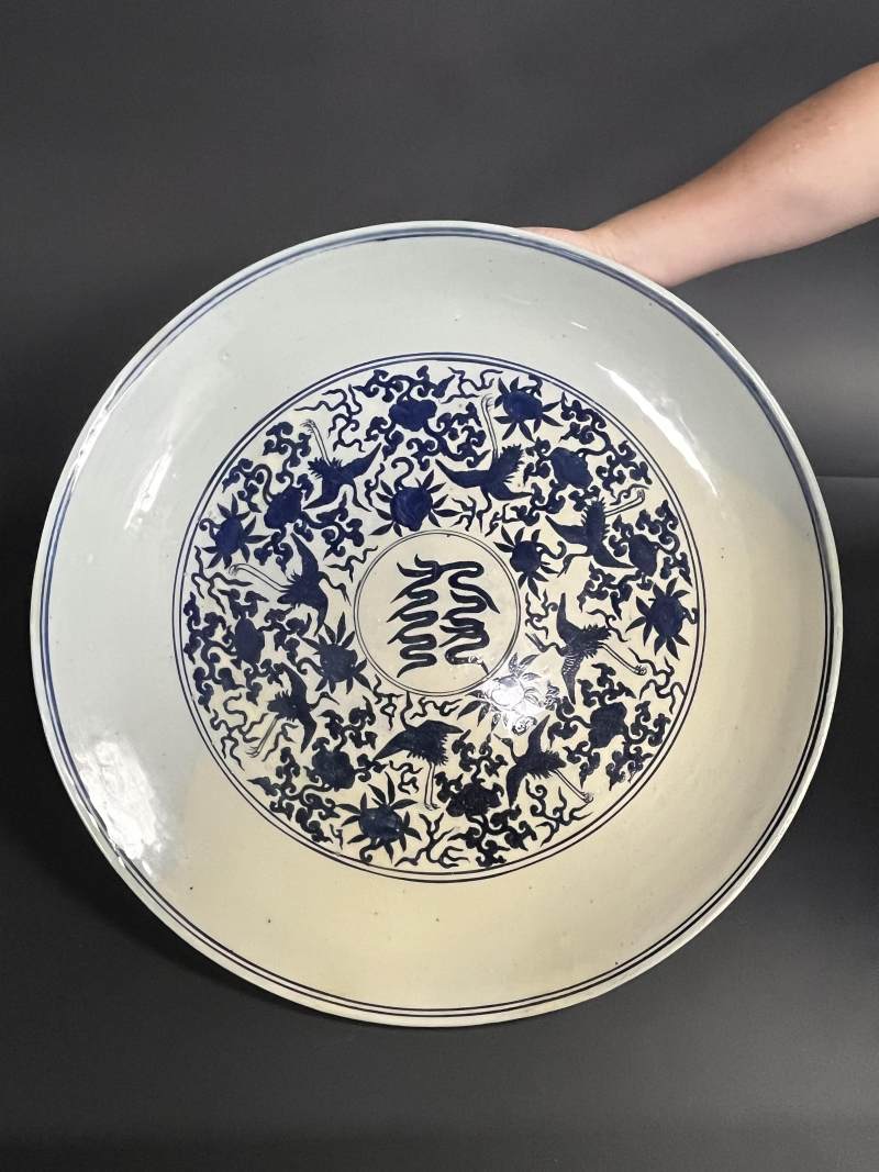 明嘉靖 青花贺寿图大盘 - 图2
