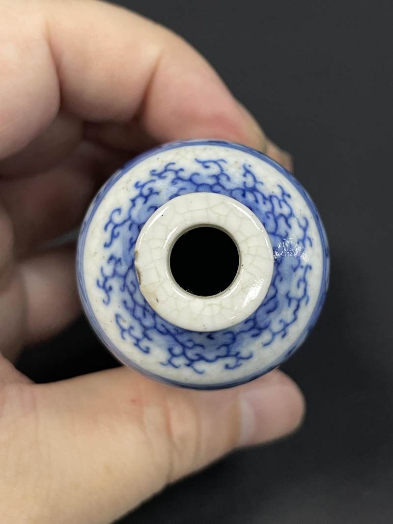 清中期 浆胎青花张敞画眉图烟壶 - 图8