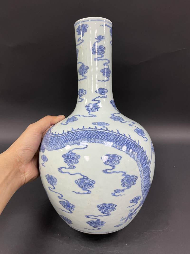 清雍正-乾隆 青花云龙纹小天球瓶 - 图3