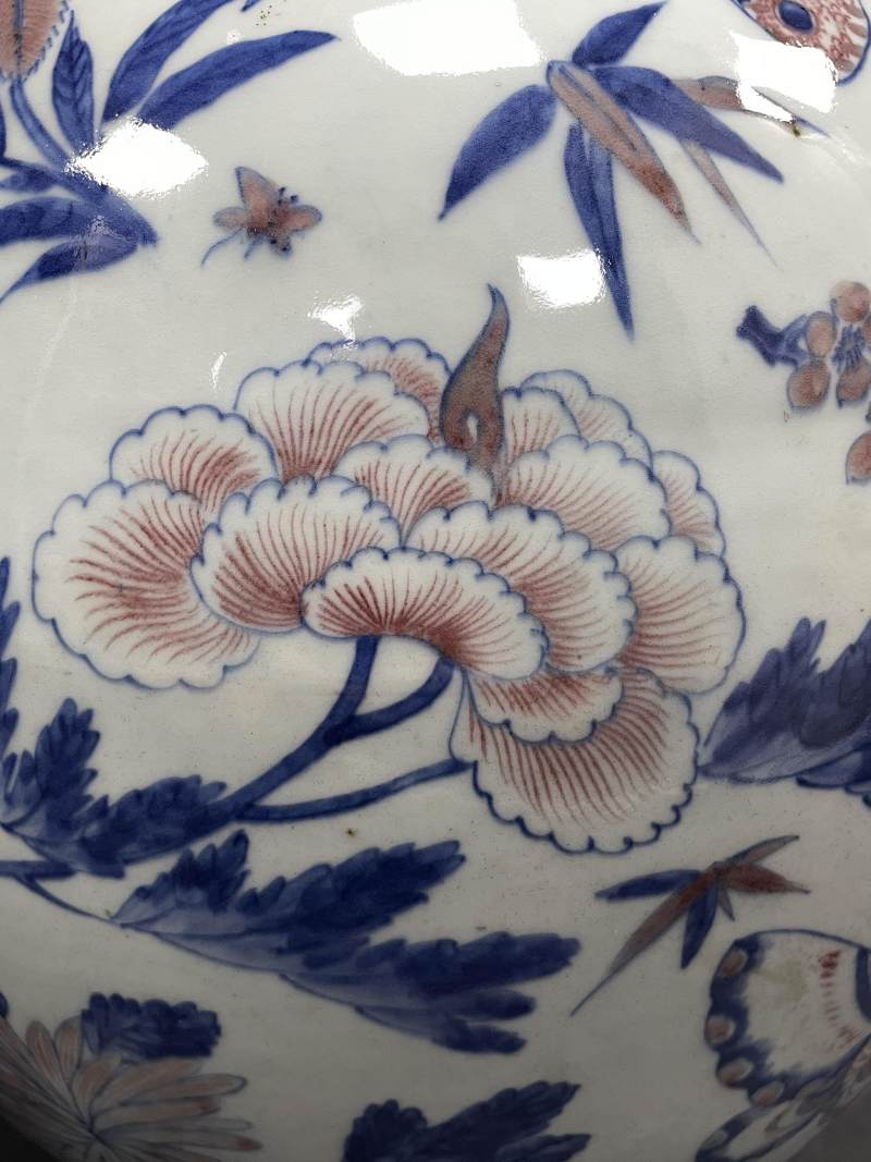 清乾隆 青花釉里红蝶恋花图天球瓶 - 图11