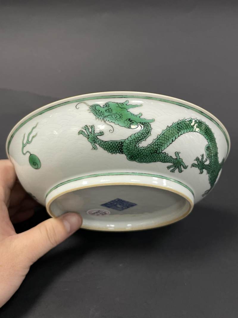 清乾隆 暗刻海水绿彩龙纹盘 - 图9