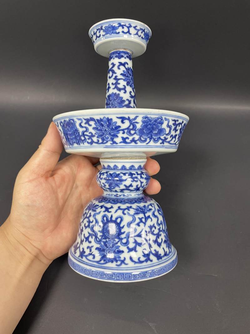 清道光 青花缠枝莲托八宝纹烛台 - 图5