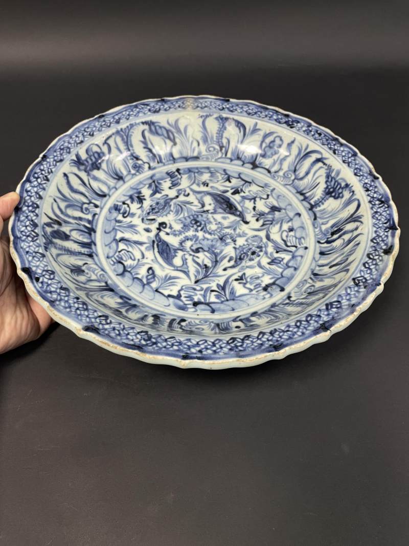 明中期 青花鱼藻纹花口折沿大盘 - 图12