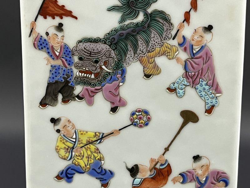 民国 粉彩百子婴戏图琮式瓶 - 图16